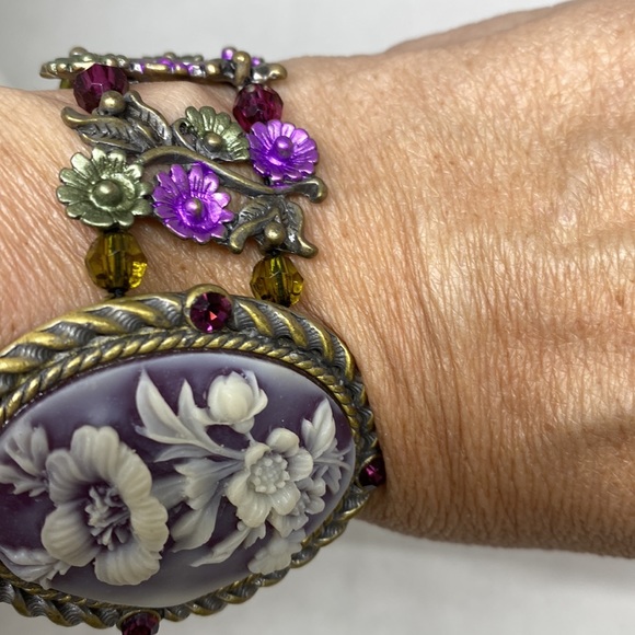 Beautiful Victorian revival stretch bracelet with floral motif - Picture 6 of 10